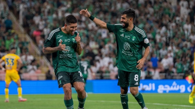 الأهلي ضد الفتح اليوم في الدوري السعودي .. اعرف القنوات الناقلة