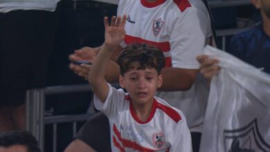 تركي آل الشيخ يفاجئ طفل الزمالك الباكي .. شاهد