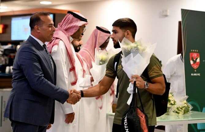 أكد عمر فرج لاعب الفريق الأول لكرة القدم بنادي الزمالك، أن الأبيض جاهز لمواجهة الأهلي المقبلة في بطولة كأس السوبر الإفريقي