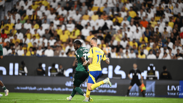 جماهير الأهلي السعودي تشعل غضبها بعد التعادل مع النصر بالدوري السعودي.. لهذا السبب