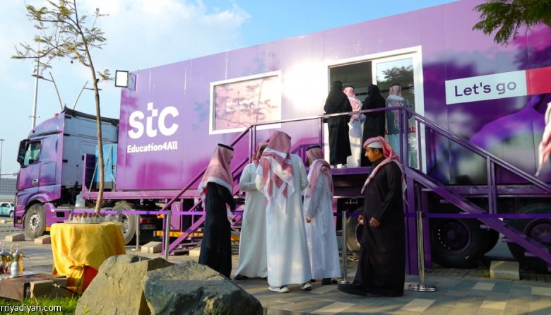 «الحافلة الذكية» من مجموعة stc تجوب السعودية للتوعية الرقمية المجتمعية