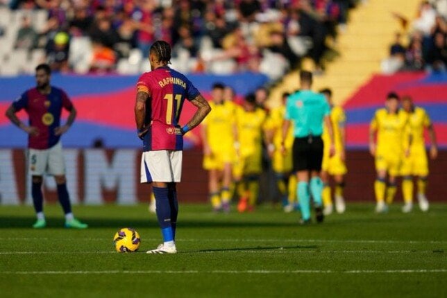 برشلونة يسقط في عٌقر داره أمام لاس بالماس بالدوري الإسباني «فيديو»