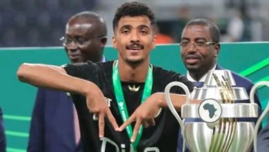 حسام عبد المجيد يتوج بجائزة أفضل لاعب في مباراة الزمالك وسموحة