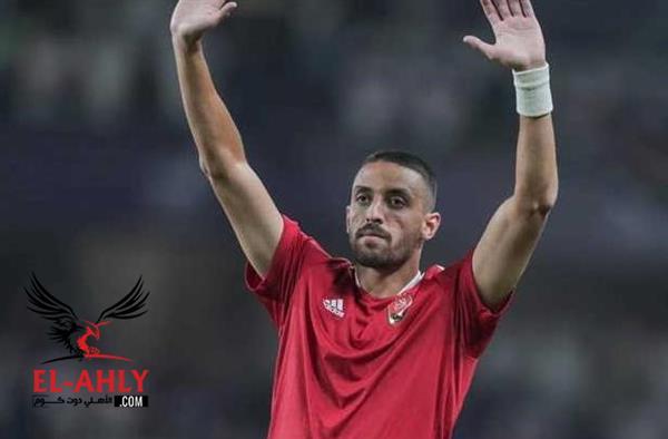 طاهر محمد طاهر يُتوج بجائزة رجل مباراة الأهلي وزد في الدوري المصري