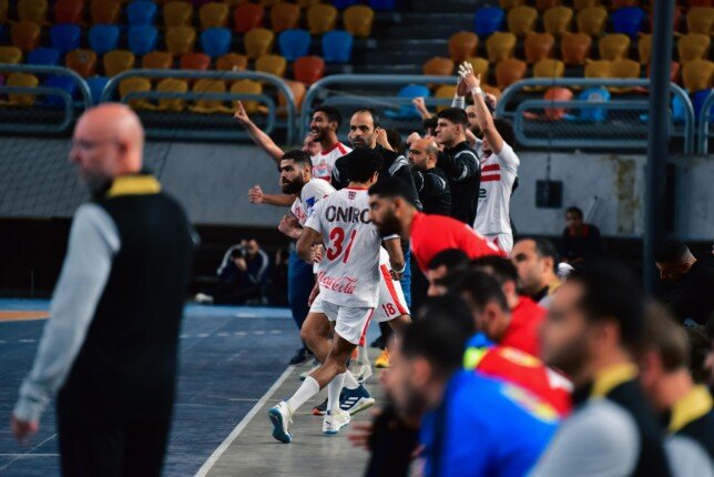 فريق يد الزمالك يضرب سبورتنج 30-28 في الدوري