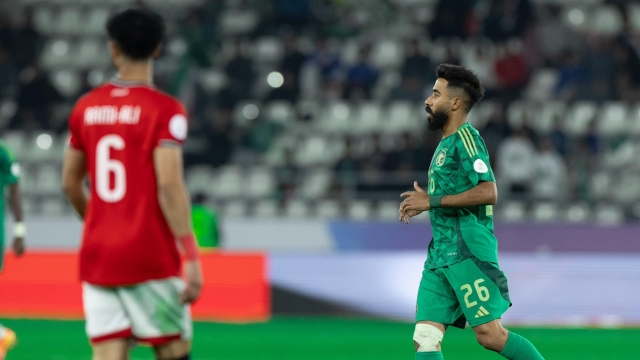 الحكم قال للاعبي المنتخب السعودي أنا معكم!