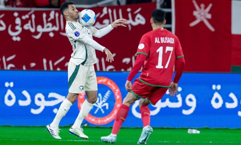 بعشرة لاعبين.. منتخب عمان يقصي "الأخضر السعودي" ويبلغ النهائي