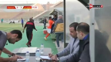 تعدى على المدرب.. لقطة مثيرة للجدل من لاعب المنصورة بسبب تغيير «فيديو»