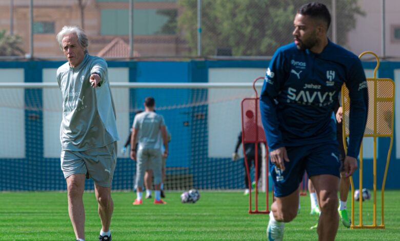 جيسوس يُجهز لاعبي الهلال بالتحكم في الكرة والتكتيك