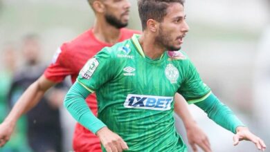 نادي الرجاء الرياضي يصعد في ملف اللاعب الدولي الجزائري يسري بوزوق