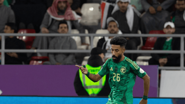 نجما المنتخب السعودي يتوعدان يونس محمود بعد الفوز على اليمن